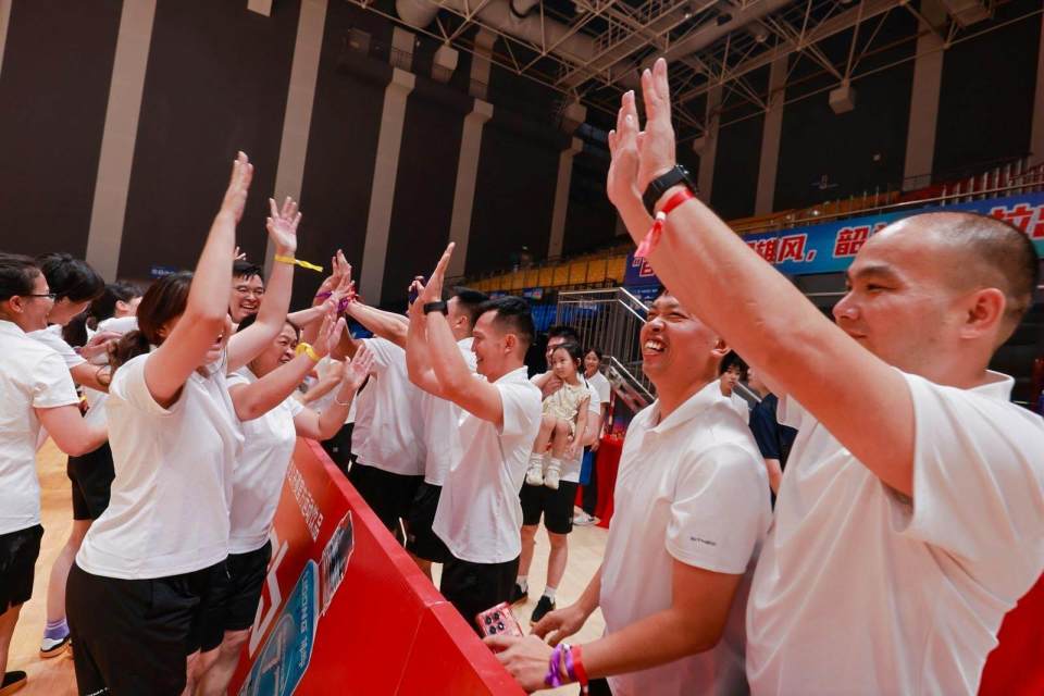 浓厚氛围, 围日渐浓厚, 公斤级拔河