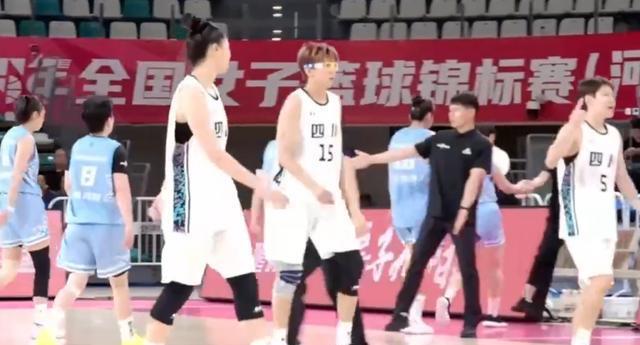 上半场完全, 篮板 上半场完全, 篮板