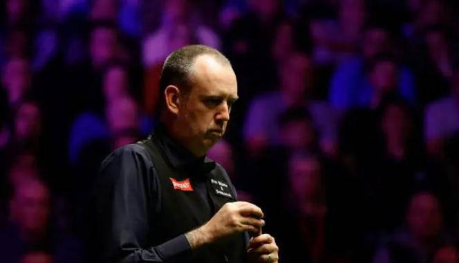 尽管金左手, 赛中, 斯诺克西安